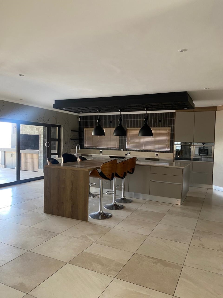 6 Bedroom Property for Sale in Birdwood Estate North West